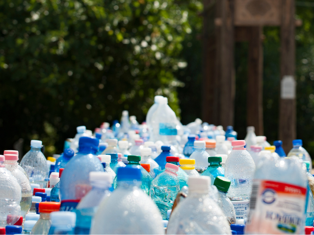 Recycling bottles (640 &times; 480 px)